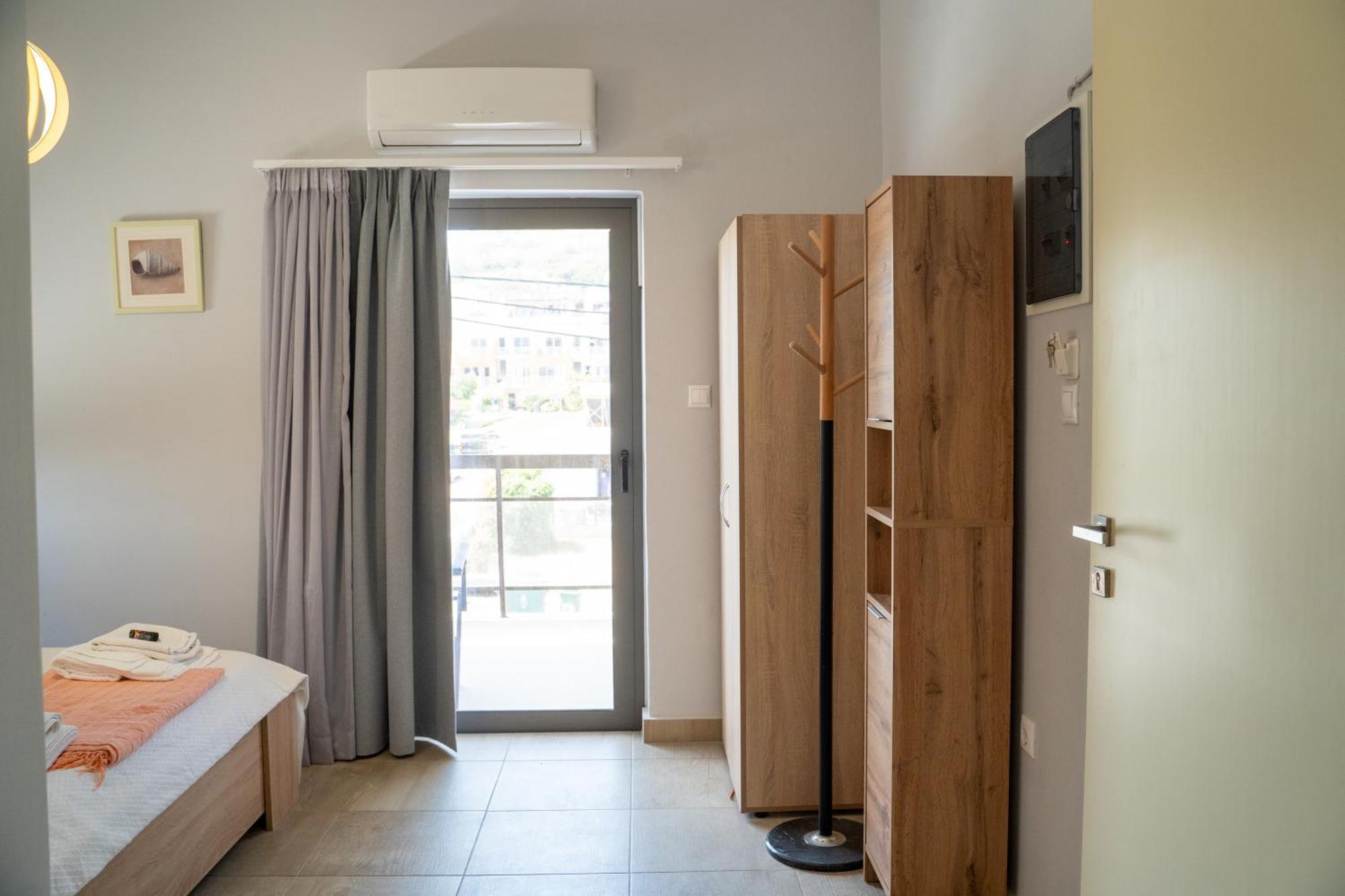 Nefeli Rooms Agia Marina Eksteriør billede